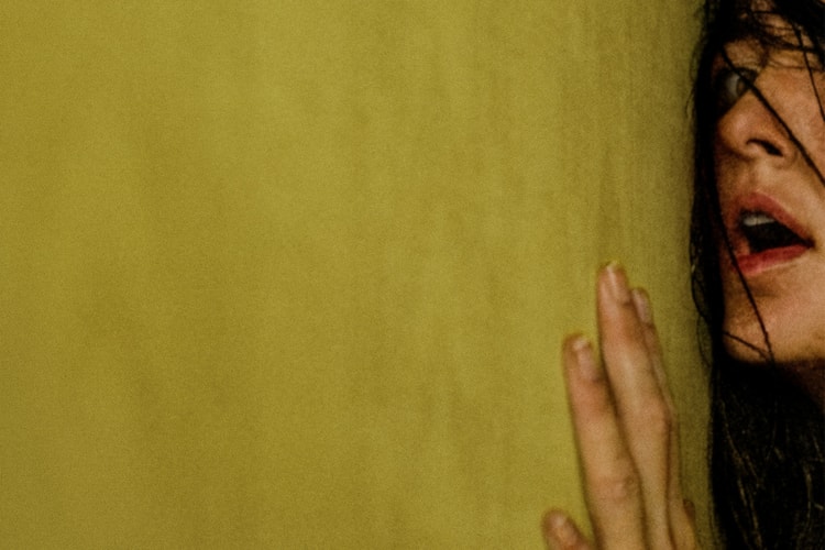A24 の最新リミナルホラー『Backrooms』のトレーラーが公開