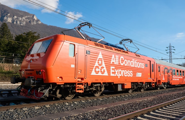 Nike ACG 推出「All Conditions Express」機能移動基地營列車
