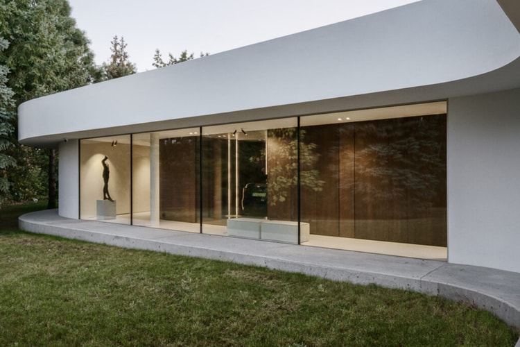 PL.architekci「S House」：樹林間蜿蜒穿梭的森居亭院