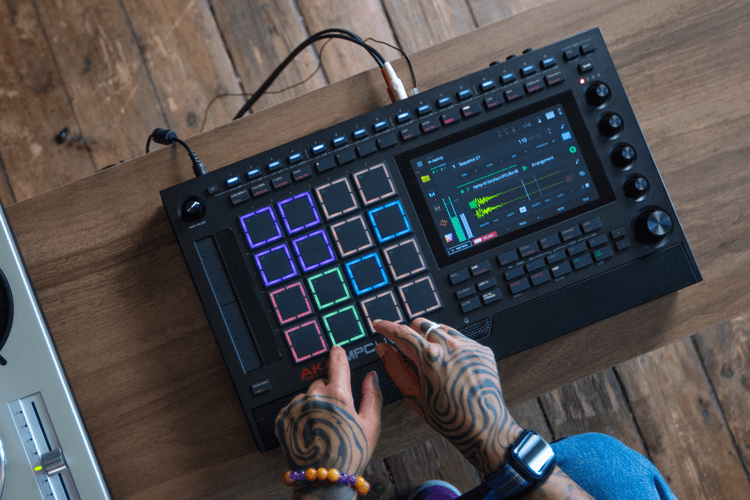 Akai 發佈史上最強 MPC ——「MPC Live III」震撼登場